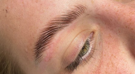 Brow & Glow- By Ell – obraz 2