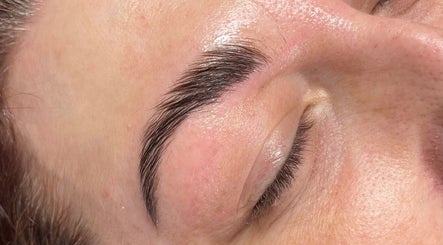 Brow & Glow- By Ell billede 3
