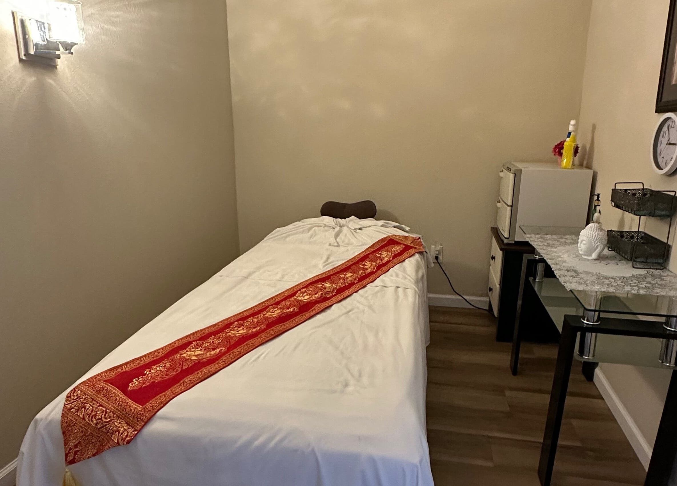 Las Vegas's Luxurious Expert in Relaxation massage room with elegant decor in Las Vegas, Nevada, US.