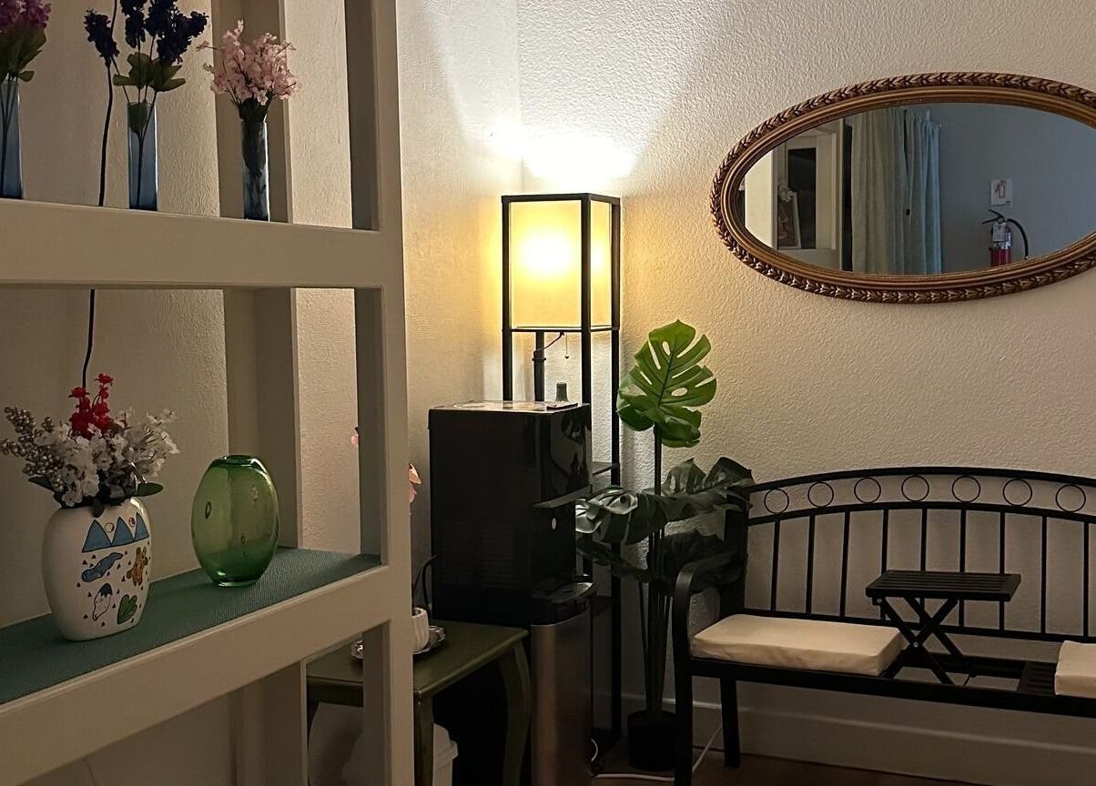 Cozy waiting area at Las Vegas's Luxurious Expert in Relaxation, Las Vegas, Nevada, US, featuring elegant decor.