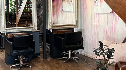 Gambar Charlie Joy Salon 2