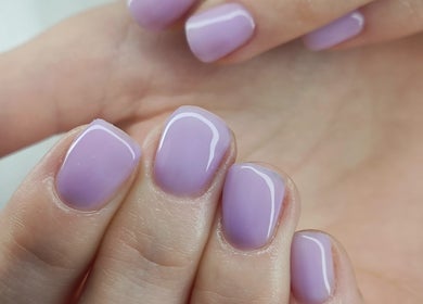 Elegant lavender nails from Your Nail World in Haarlem, NL, showcasing glossy and perfectly manicured hands.