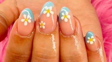Cm Nails