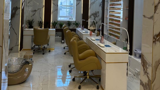 Lux Nails Spa & Lash
