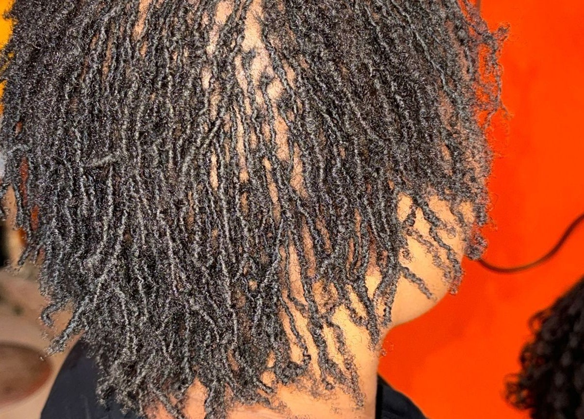 Vue rapprochée des tresses à Locs at Home, Montréal, Québec, CA.