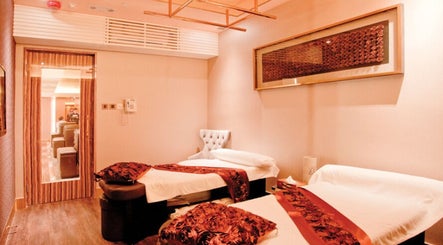 Relaxing massage room at First Class Foot Massage Company Limited, Kowloon, HK offers tranquility and comfort.