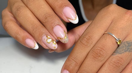 Sambatra Maminiaina Nail art studio image 2