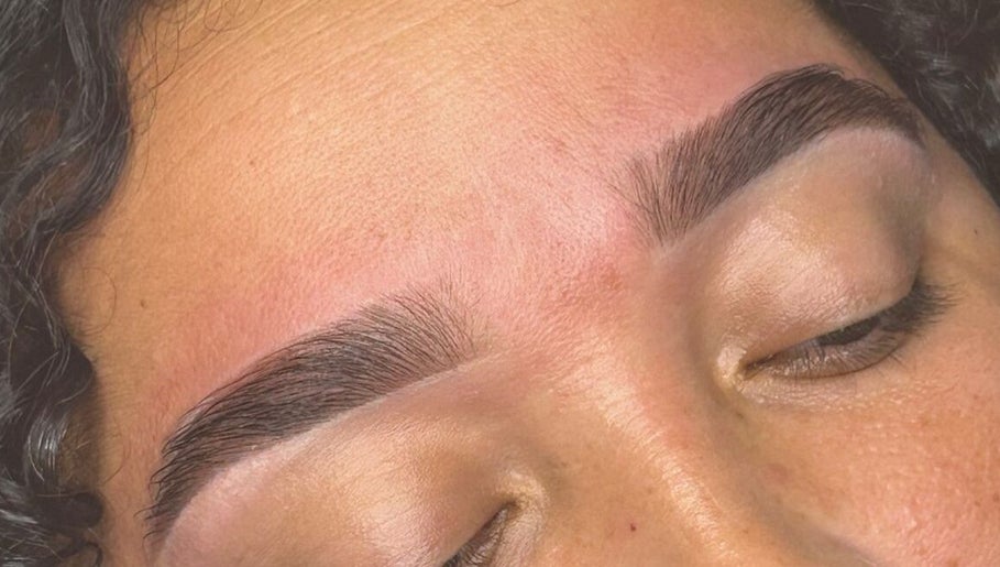 Rebelle Brows, bilde 1