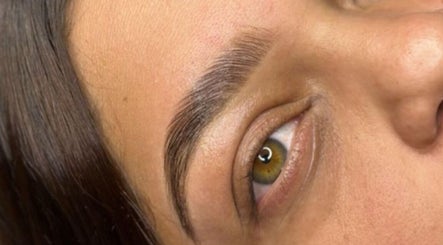 Rebelle Brows, bilde 3