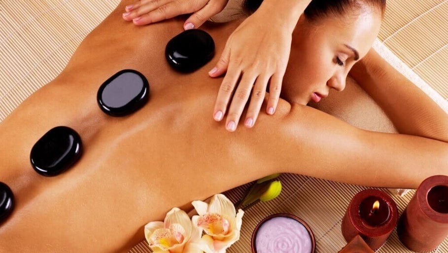 Luxe Spa & Nails image 1