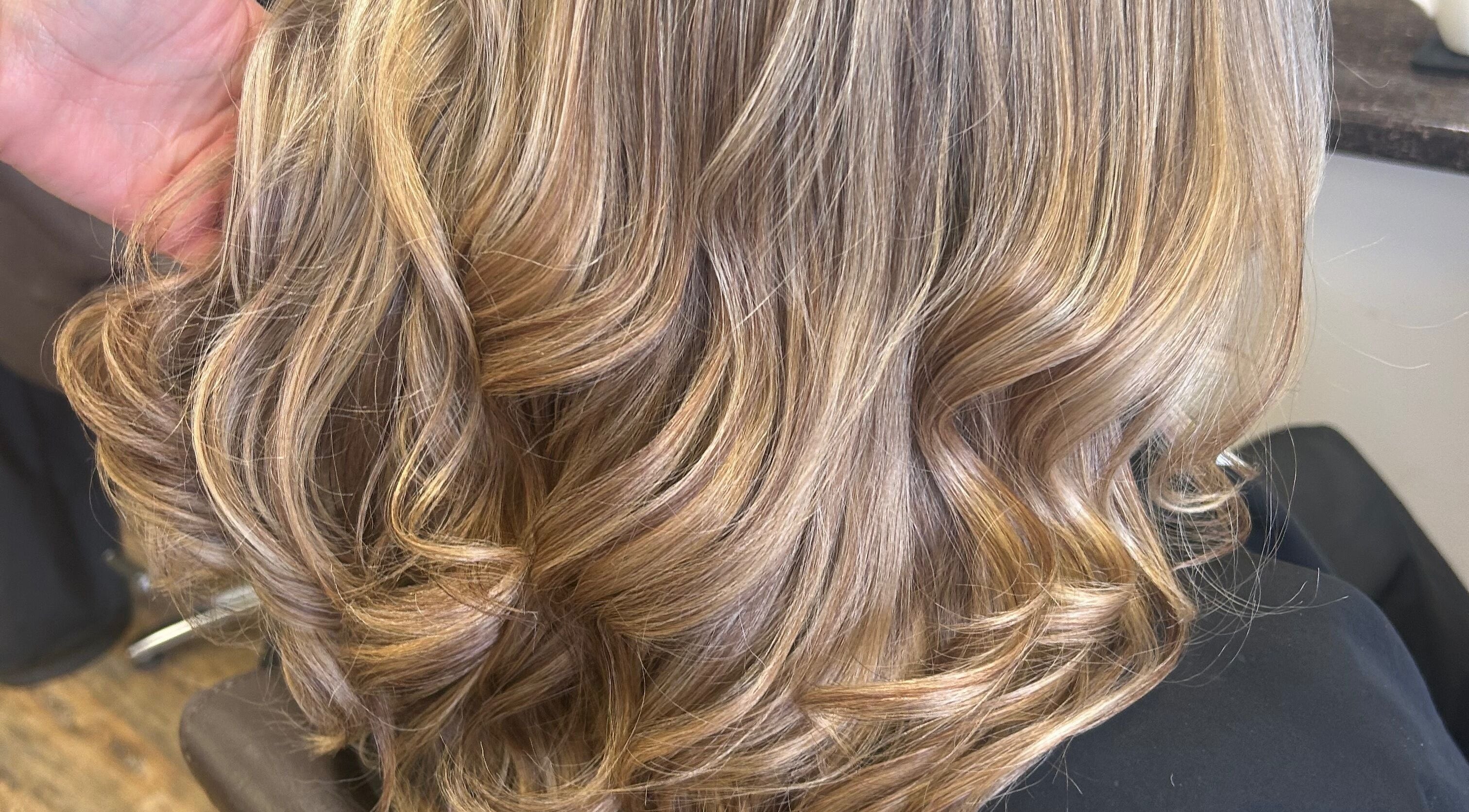 Golden wavy hairstyle at Sian’s Hairdressing in Nuneaton, England, GB. Perfect for modern hair transformation.