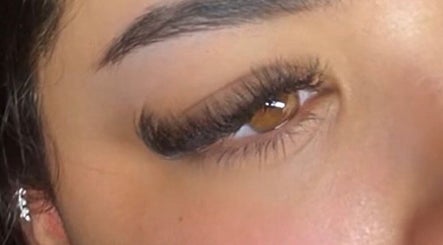 Lash & Lavish Beauty Studio imagem 3
