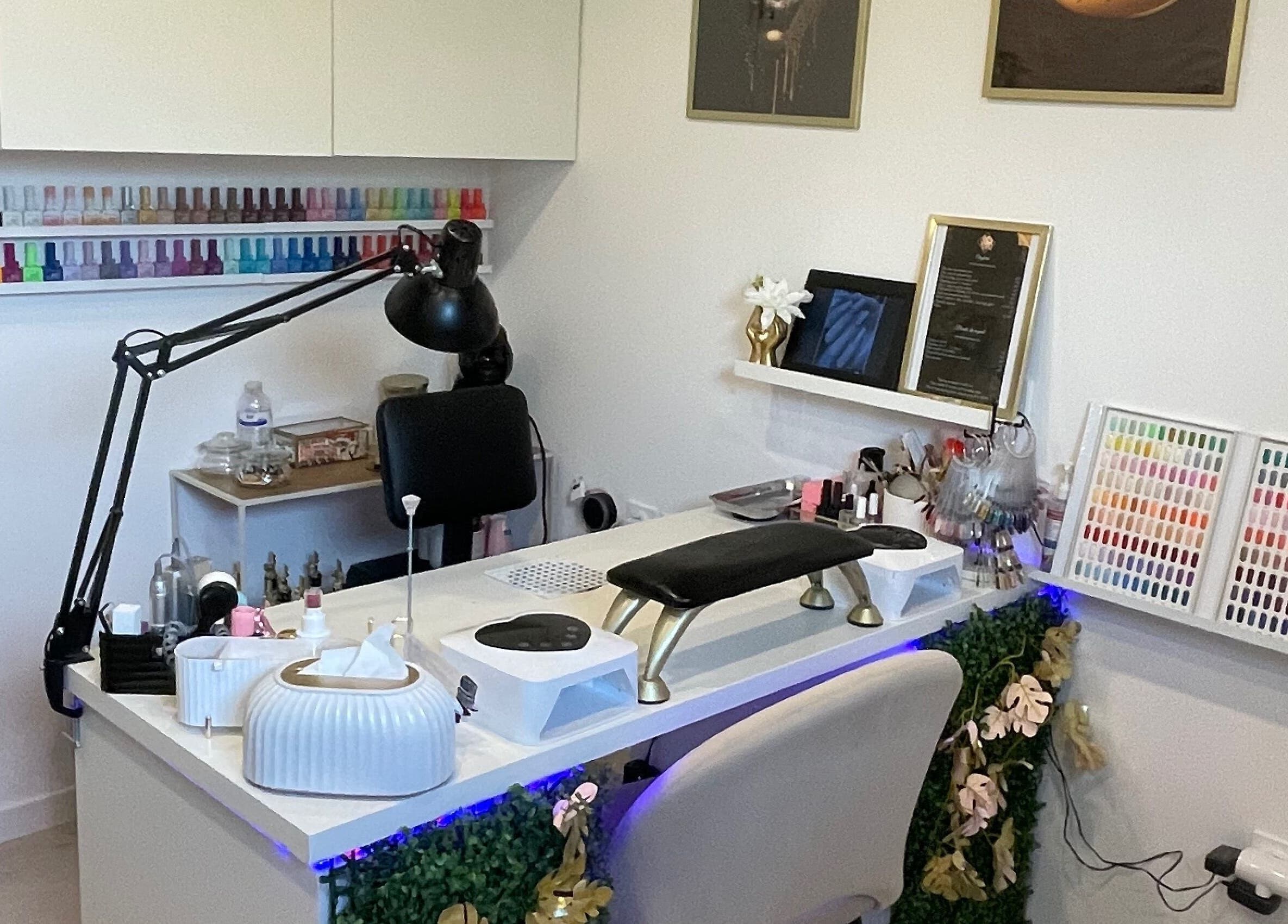 Table de soins ongles élégante à L'instant Mel, Romorantin-lanthenay, Centre-val De Loire, FR.