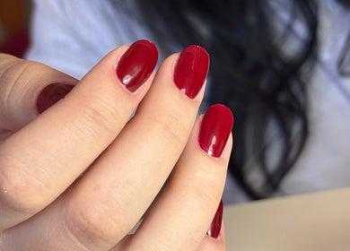 Unghie rosse brillanti a Fb nails and more, Nuoro, Sardegna, IT.