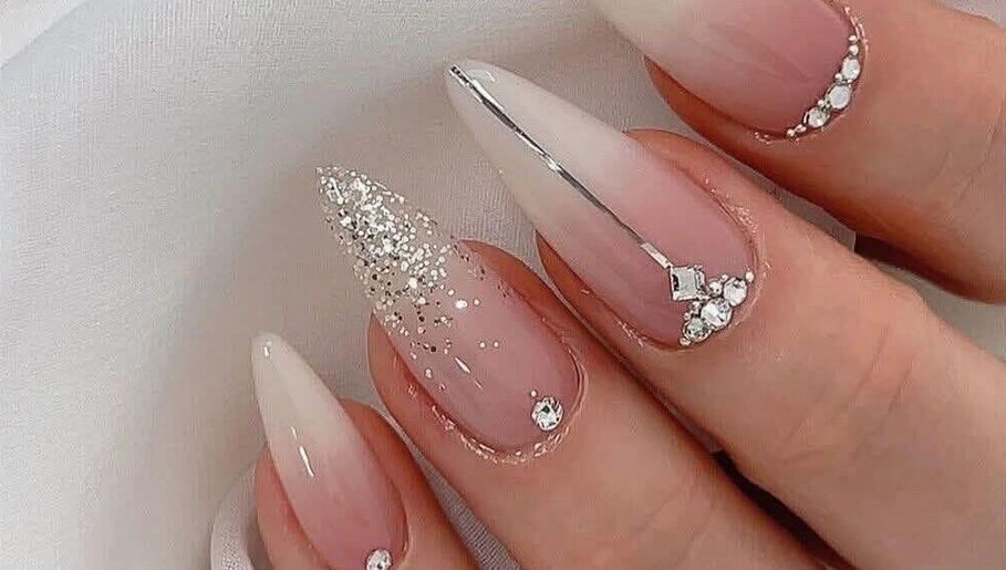 The Nail & Brow Room image 1
