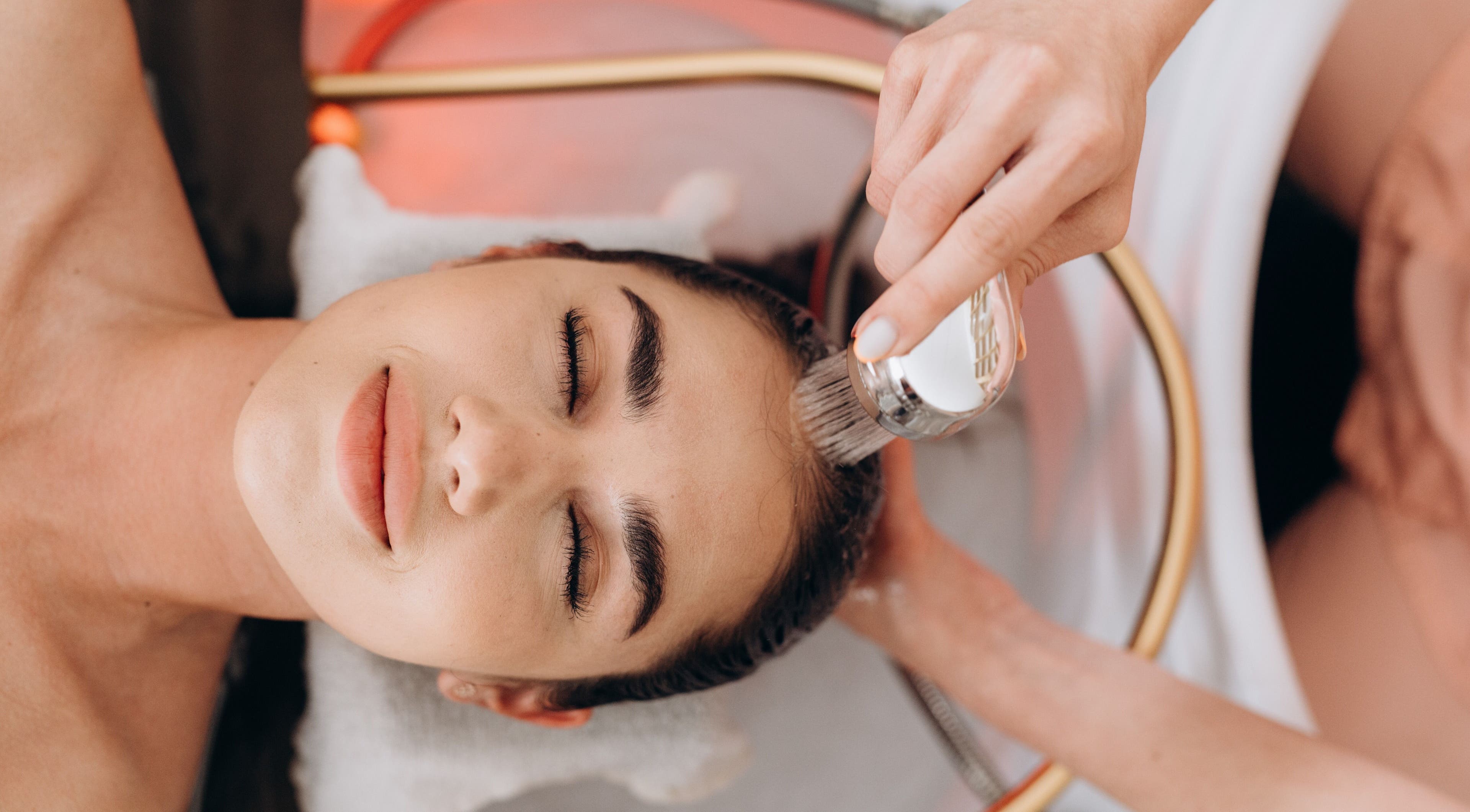 Relaxing head spa treatment at Fabulashes and Head Spa, Cincinnati, Ohio, US.