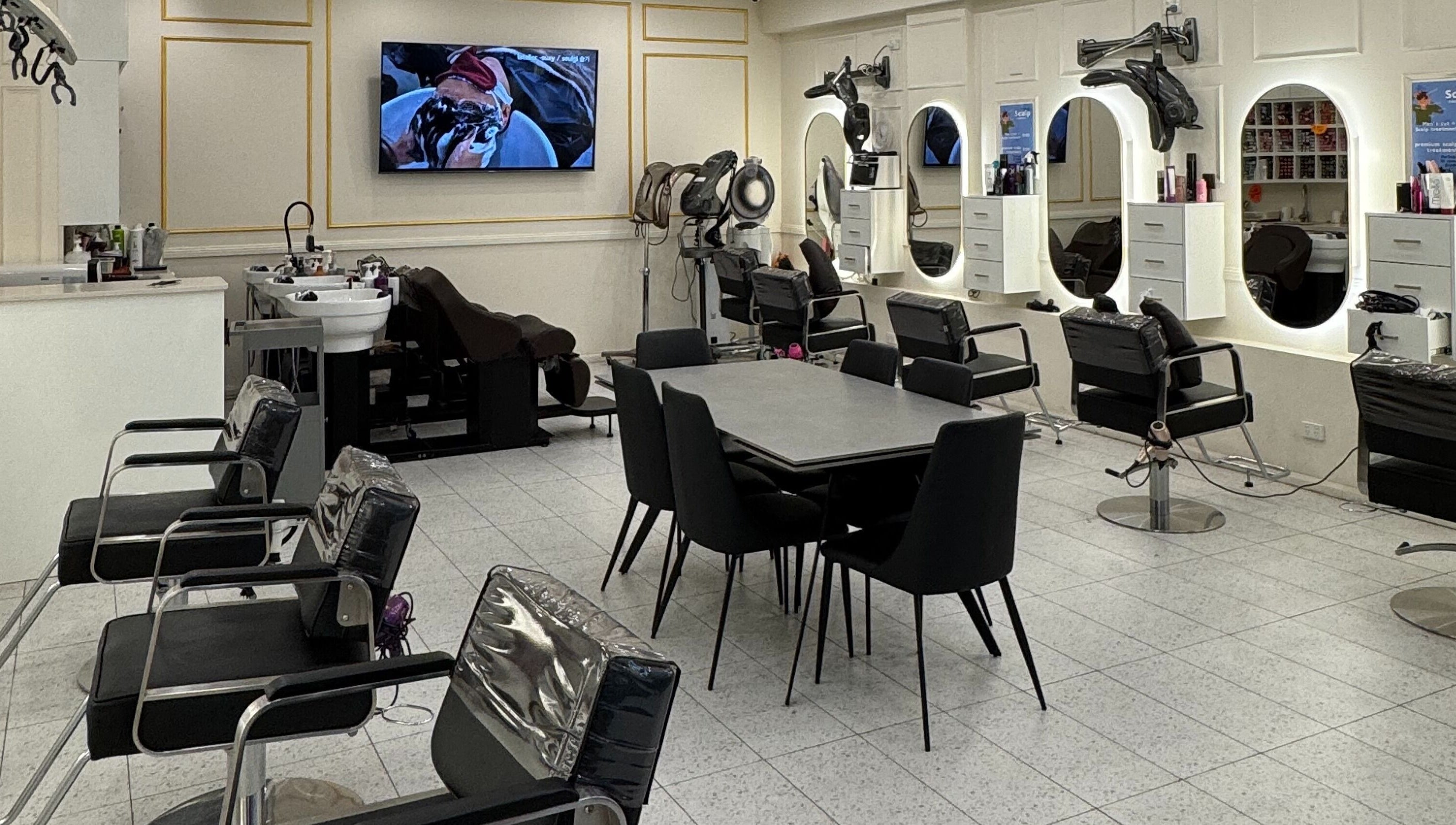 Modern salon chairs and mirrors at L’atelier no.1 in Sydney, New South Wales, AU, offering a stylish experience.