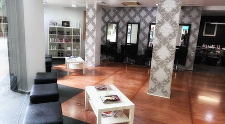 Salón 13 Scissors Hairdressers