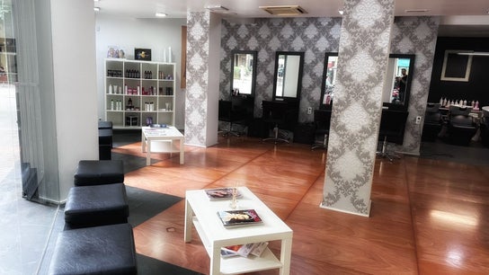 Salón 13 Scissors Hairdressers