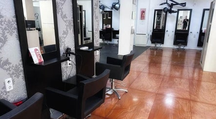 Salón 13 Scissors Hairdressers image 2