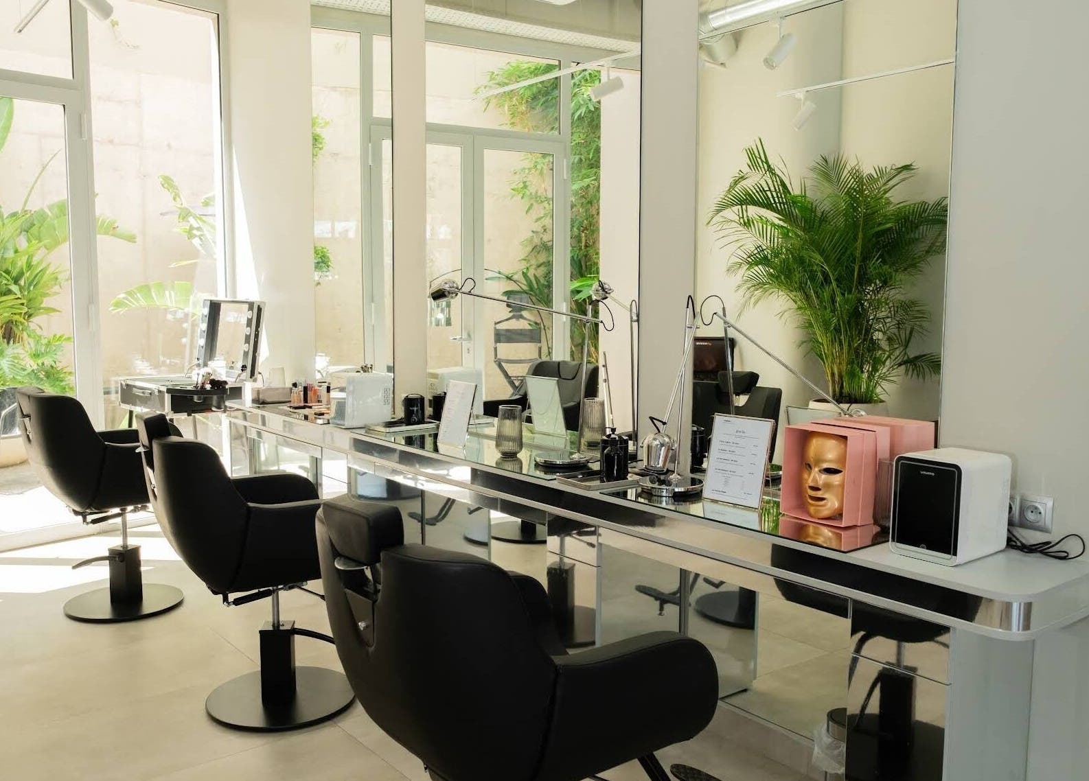 Innercare Anfa salon showcases modern chairs and vanity mirrors, Casablanca, Casablanca-settat, MA.