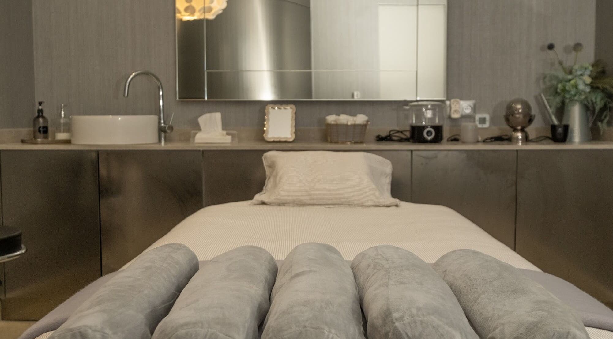 Calming treatment room at innercare anfa, Casablanca, Casablanca-settat, MA offering a tranquil wellness experience.