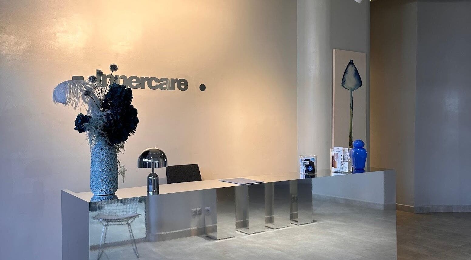 Elegant reception area at Innercare Anfa, Casablanca, Casablanca-settat, MA, featuring stylish decor.