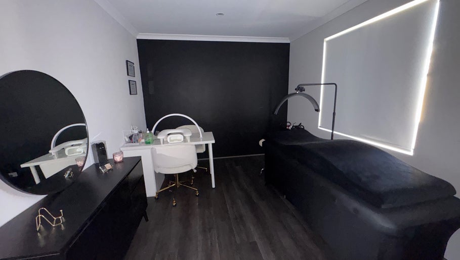 NailnBeauty bar image 1