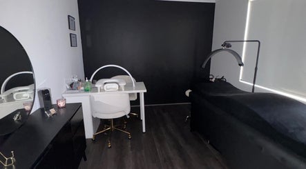 NailnBeauty bar image 2