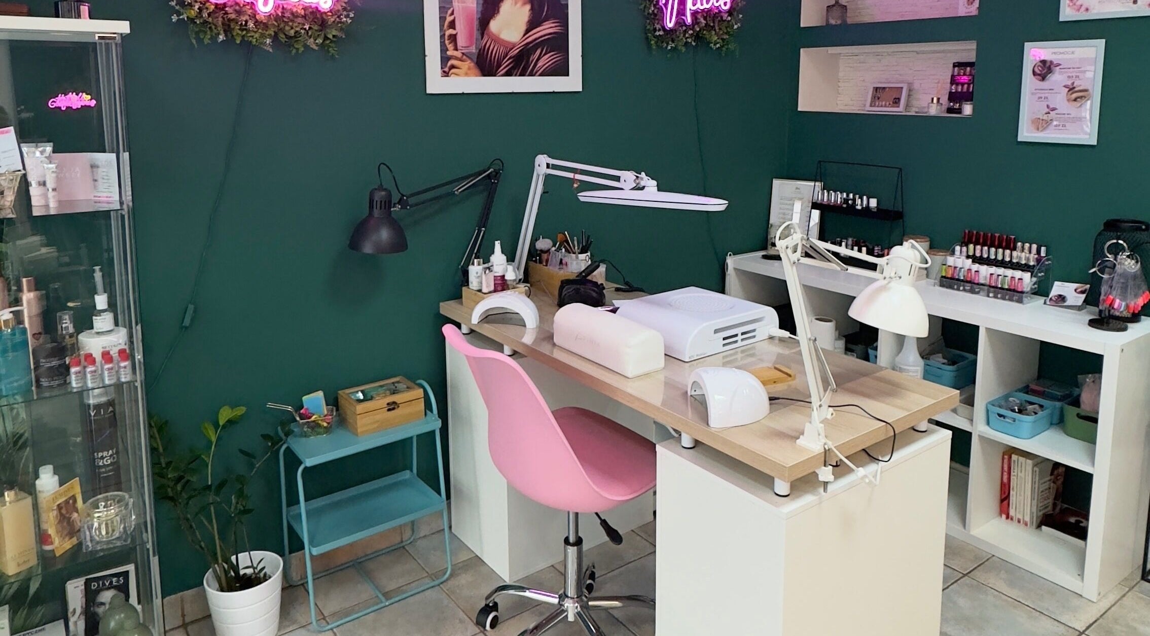 Wnętrze Piękna Przestrzeń, elegancki salon piękności zlokalizowany w Szczecin, Województwo Zachodniopomorskie, PL.