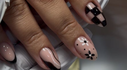 Gambar Nails by Louis 3