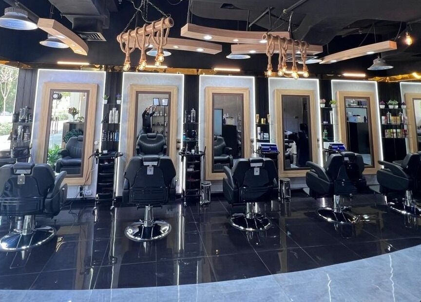 Modern barber chairs and mirrors at Glaymore Gents Salon, Arjan, دبي, AE, showcasing sleek design.