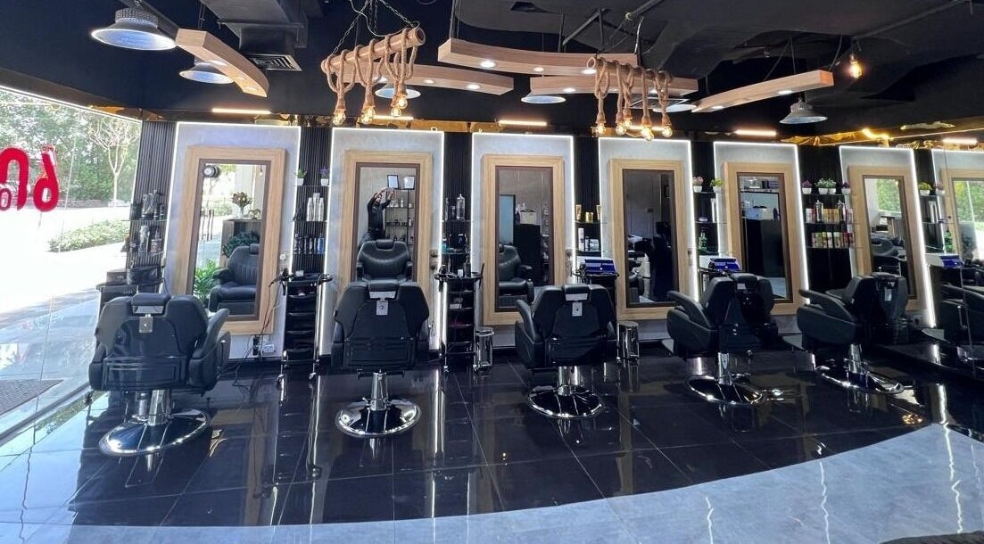 Modern barber chairs and mirrors at Glaymore Gents Salon, Arjan, دبي, AE, showcasing sleek design.