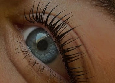 Extension de cils élégante à Maison Vénus, Doué-en-anjou, Pays De La Loire, FR.