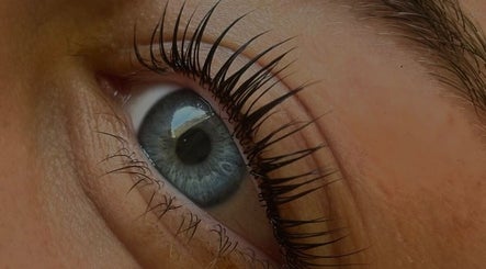 Extension de cils élégante à Maison Vénus, Doué-en-anjou, Pays De La Loire, FR.