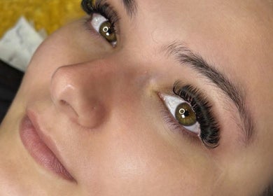 Close-up of elegant eyelash extensions at Heidi-Jo’s Beauty and Training, Warrington, England, GB.