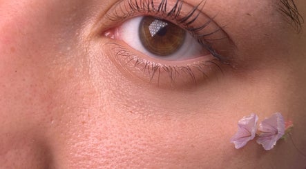 Dutkovska Makeup image 3