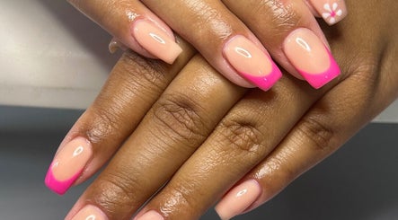 Anushka Does Nails