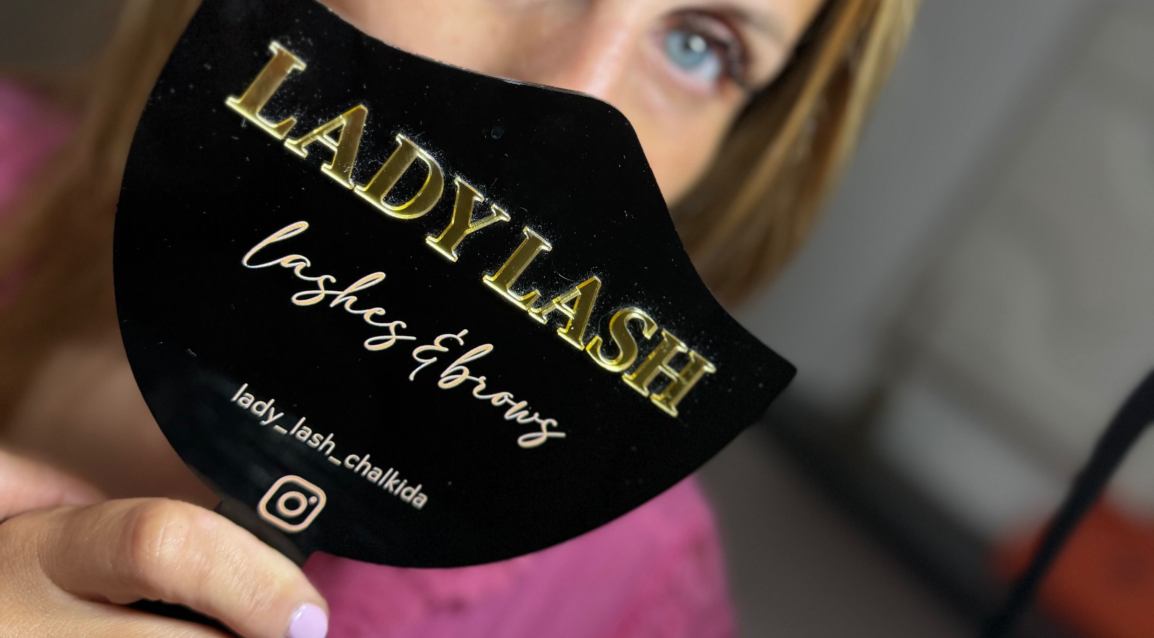 Καθρέφτης Lady Lash chalkida με υπέροχη αντανάκλαση στις βλεφαρίδες Χαλκίδα, GR.