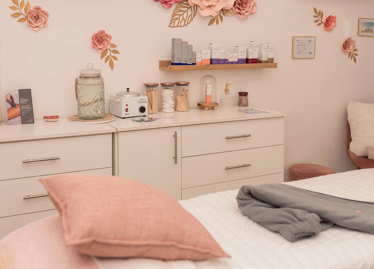 Cozy treatment room at Bloom by Shay, Kloof, Kwazulu-Natal, ZA with pastel decor and modern amenities.