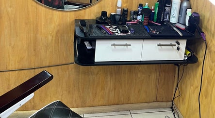 Immagine 3, RIGGS BARBER