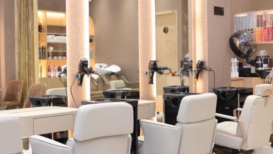 Malachi Salon image 1