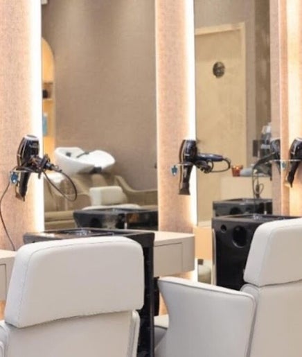 Malachi Salon image 2