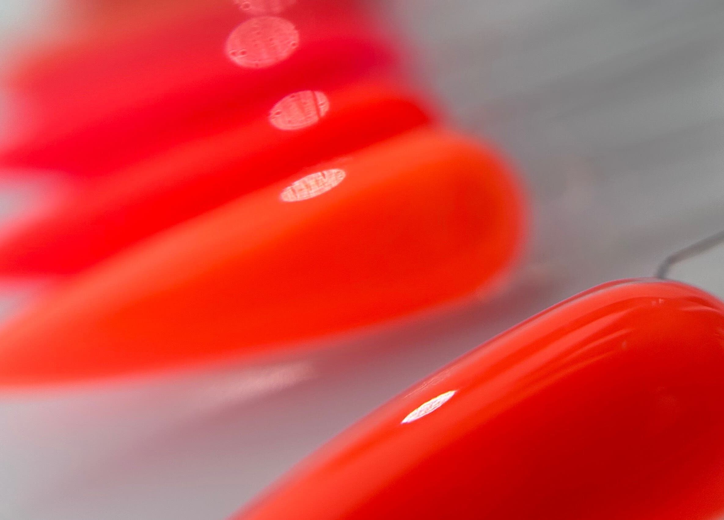 Palette de vernis vibrant chez Madame’co à Dourdan, Île-de-France, FR. Parfait pour des ongles éclatants.