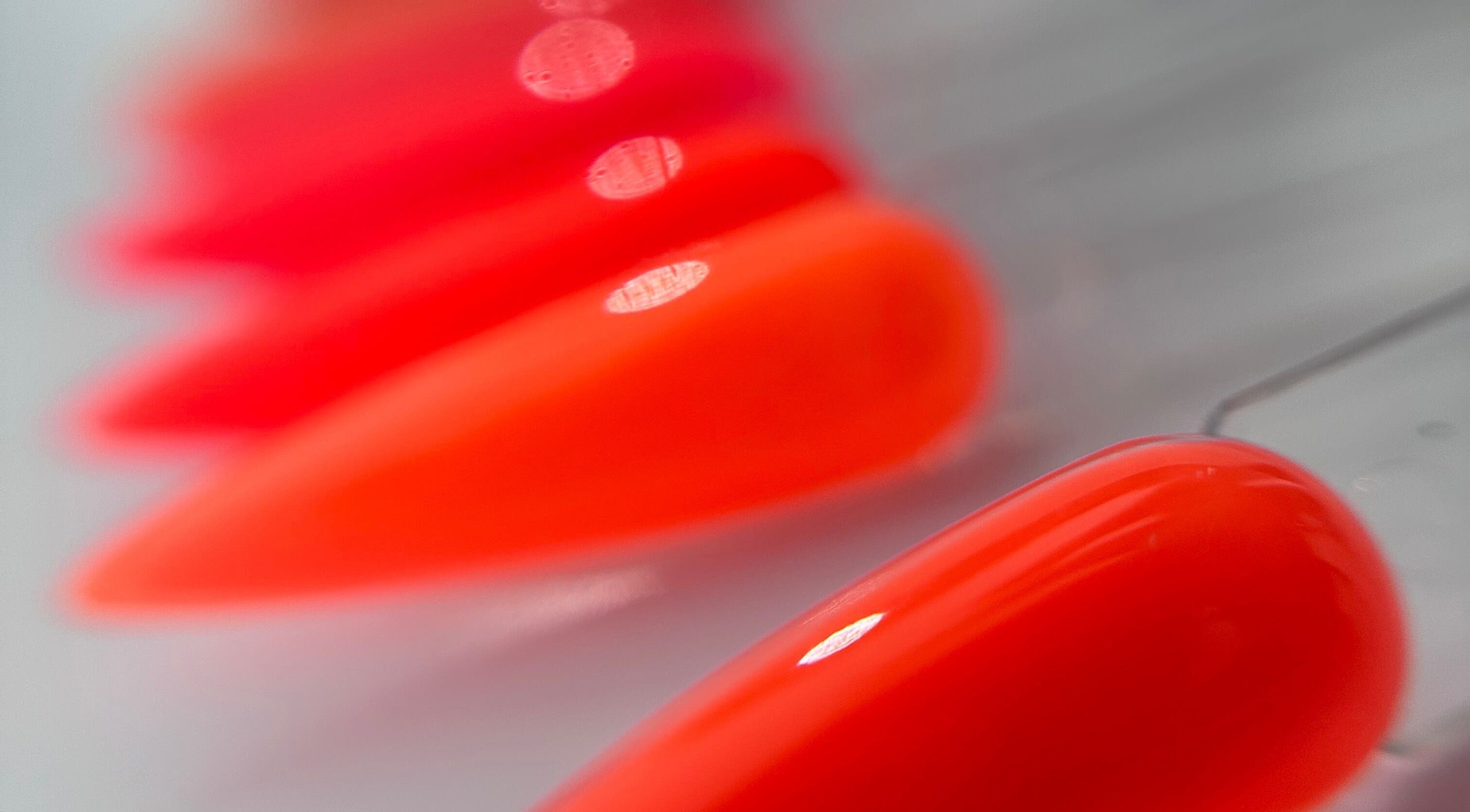 Palette de vernis vibrant chez Madame’co à Dourdan, Île-de-France, FR. Parfait pour des ongles éclatants.