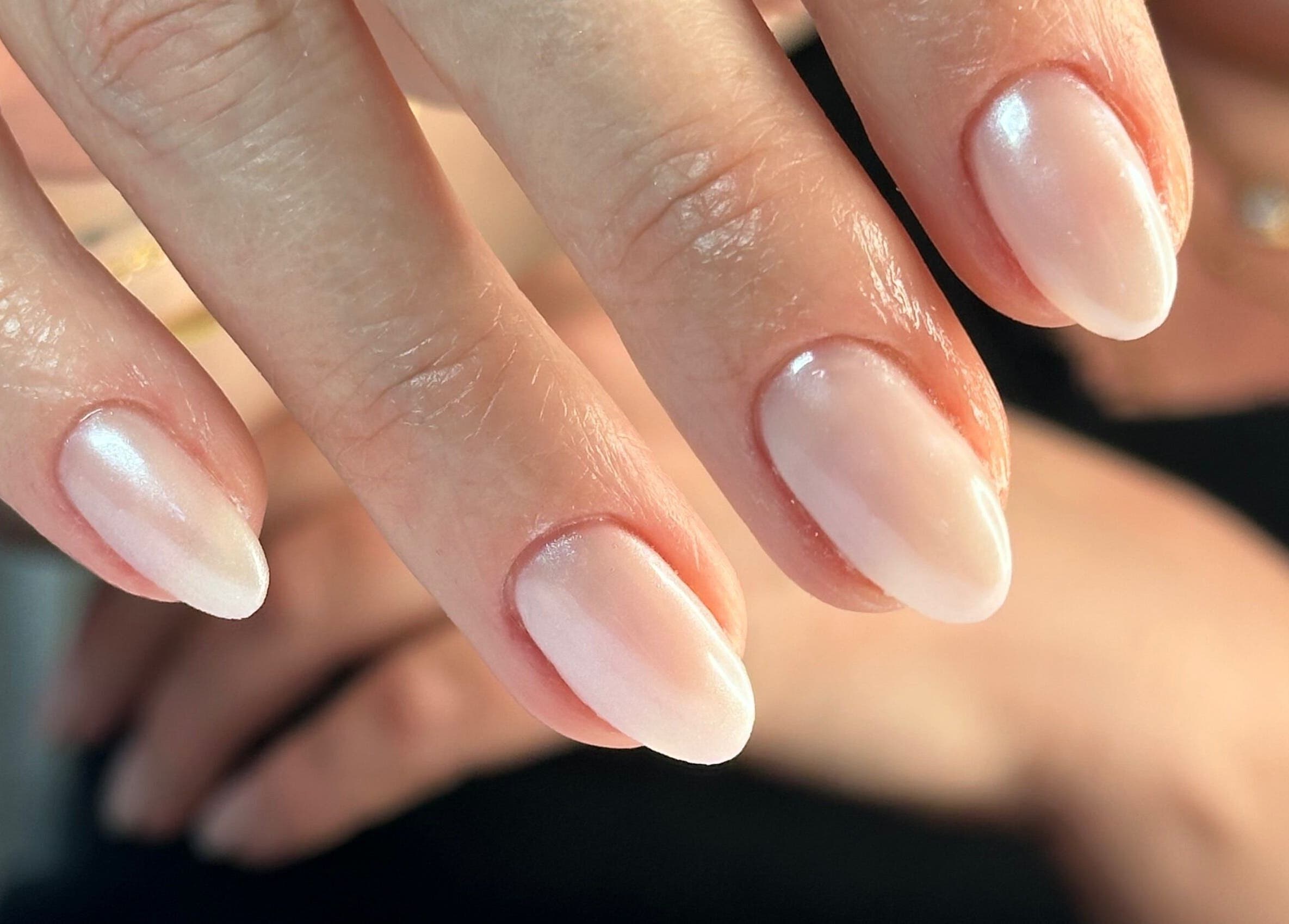 Manucure élégante réalisée chez Madame’co, Dourdan, Île-de-France, FR, soins des ongles professionnels.