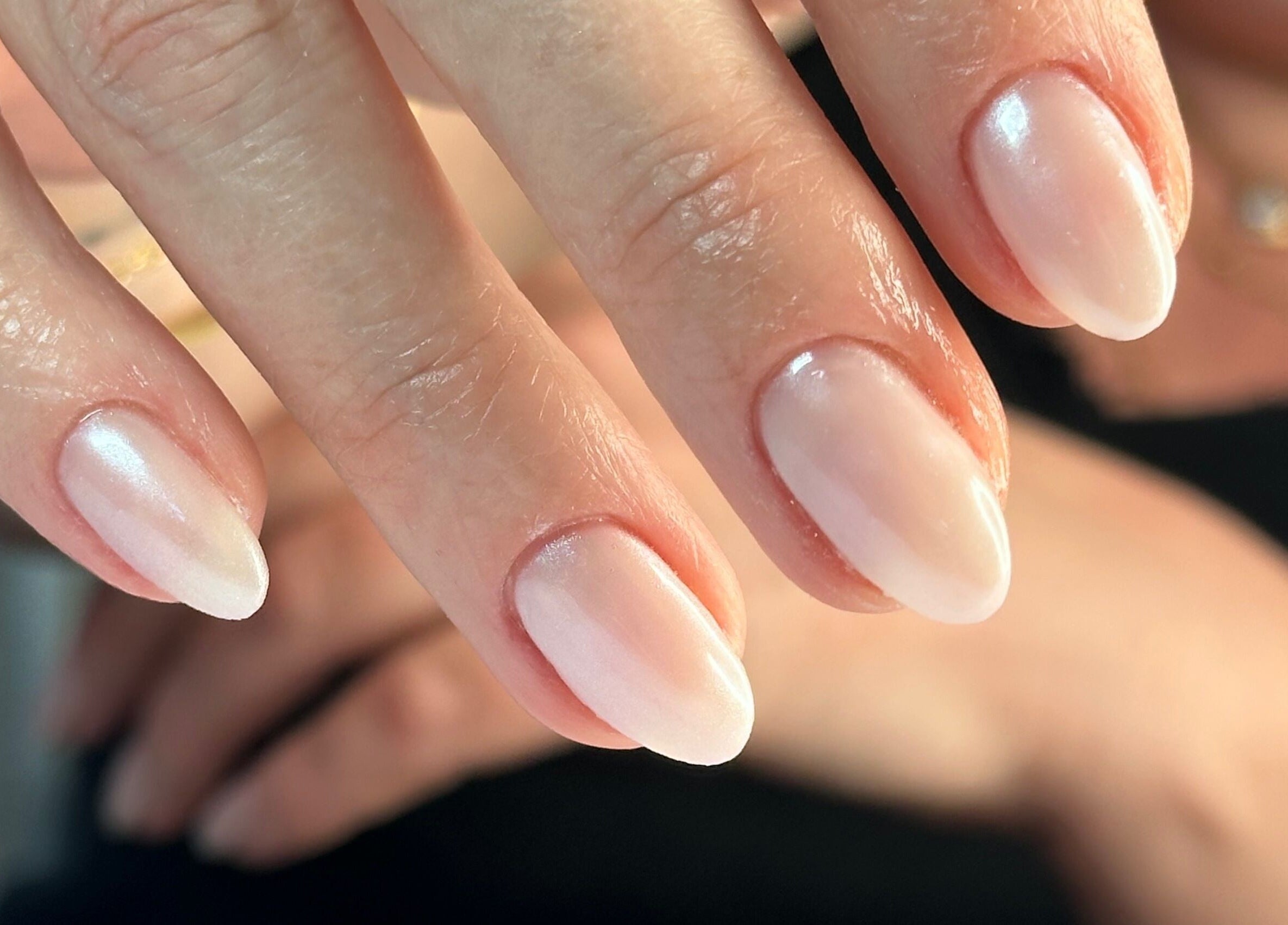 Manucure élégante réalisée chez Madame’co, Dourdan, Île-de-France, FR, soins des ongles professionnels.