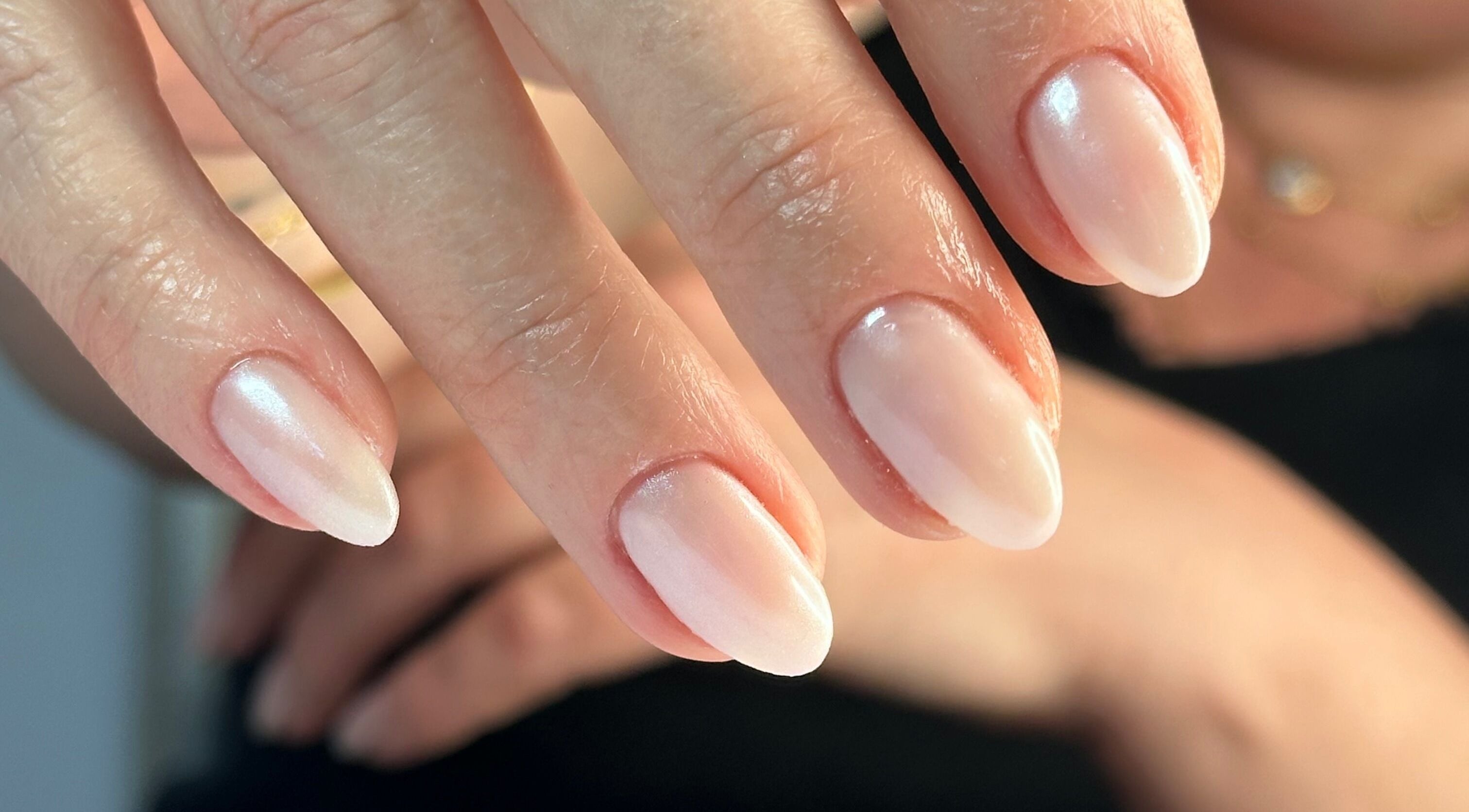 Manucure élégante réalisée chez Madame’co, Dourdan, Île-de-France, FR, soins des ongles professionnels.