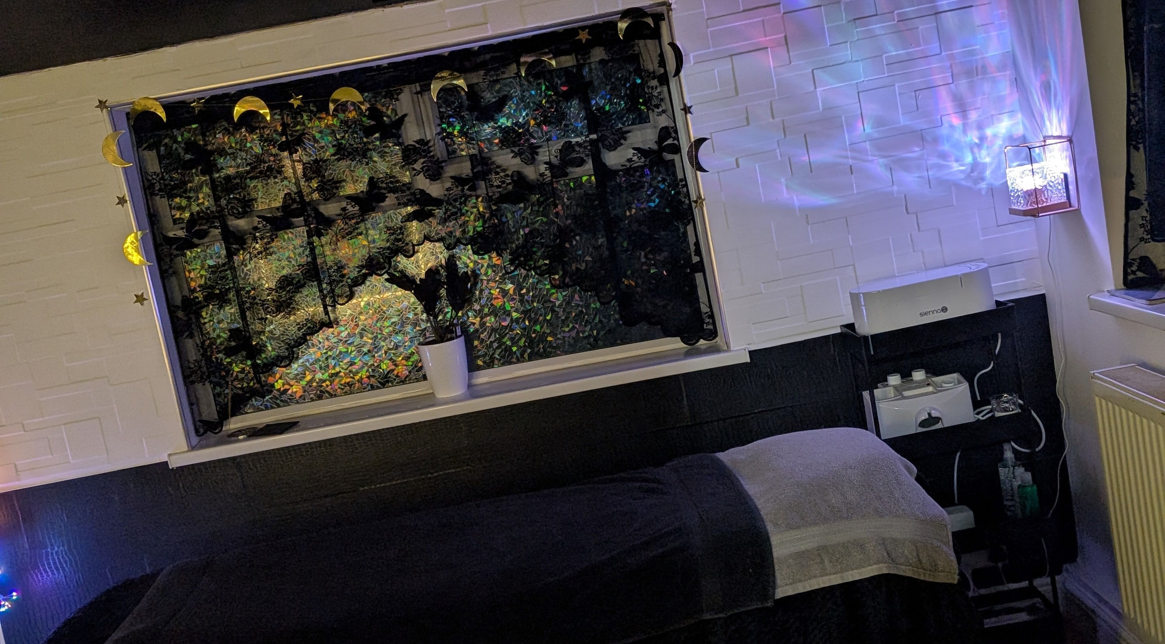 Relaxing treatment room at Beauty at the Beestons, Newcastle-under-Lyme, England, GB with soothing decor.