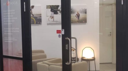 Sisäänkäynti My Fascia, Pirkkala (Veska kauppakeskus), Pirkanmaa, Pirkanmaa, FI. Moderni ja rauhallinen ilmapiiri.